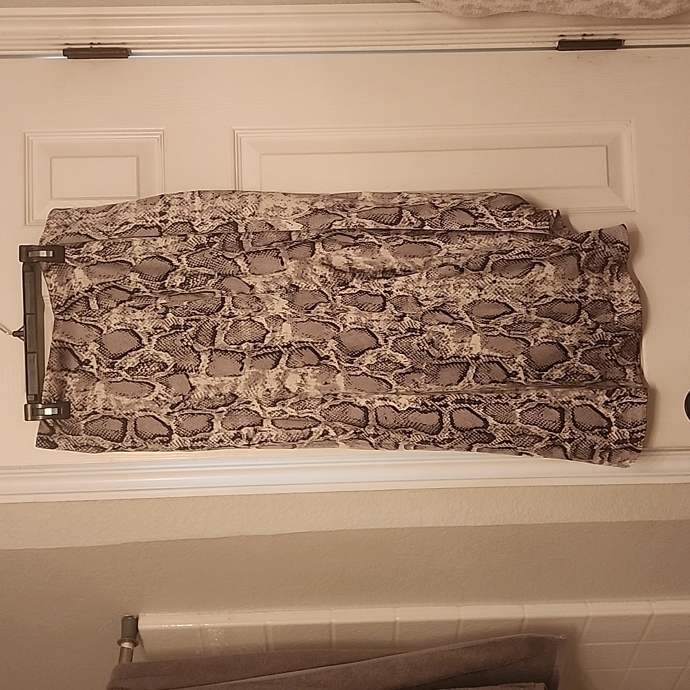 Mid snakeskin skirt